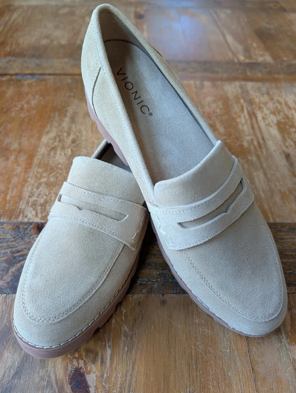 Vionic Cheryl ll Light Weight Arch Support Beige Suede Loafers Size 9